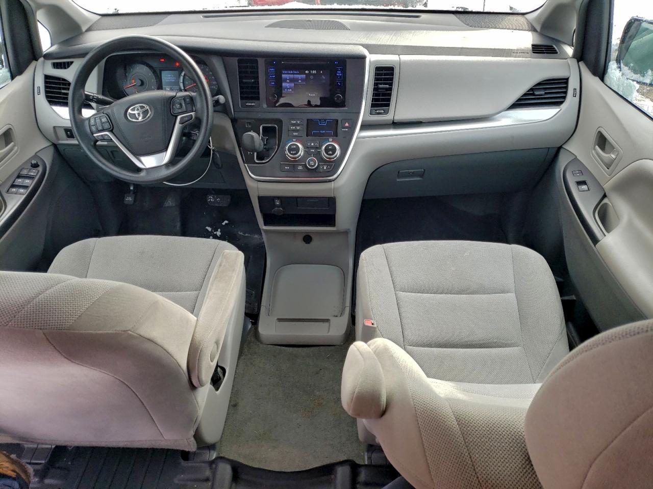 Toyota Sienna Image 14