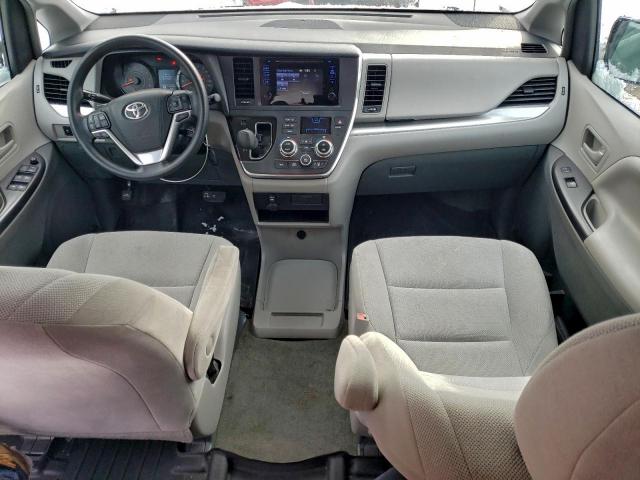 Toyota Sienna Image 14