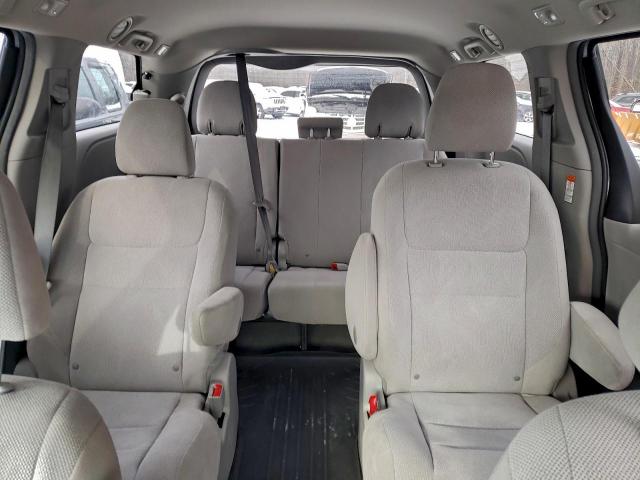 Toyota Sienna Image 4