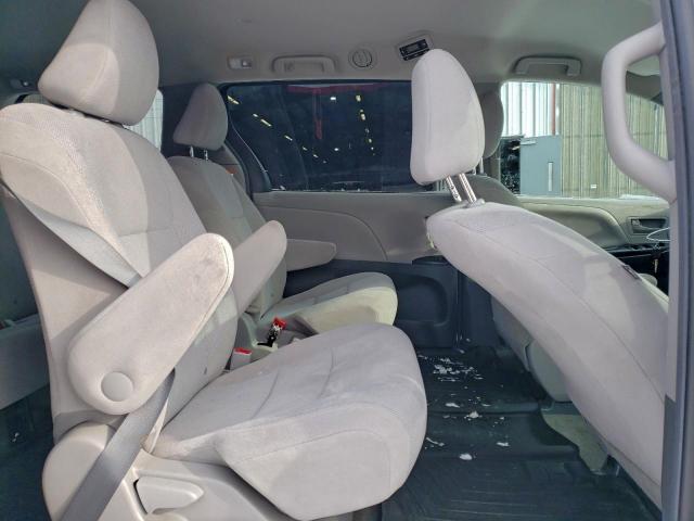 Toyota Sienna Image 9