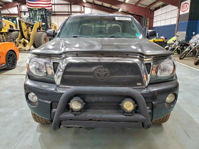 Toyota Tacoma Double Cab Image 3