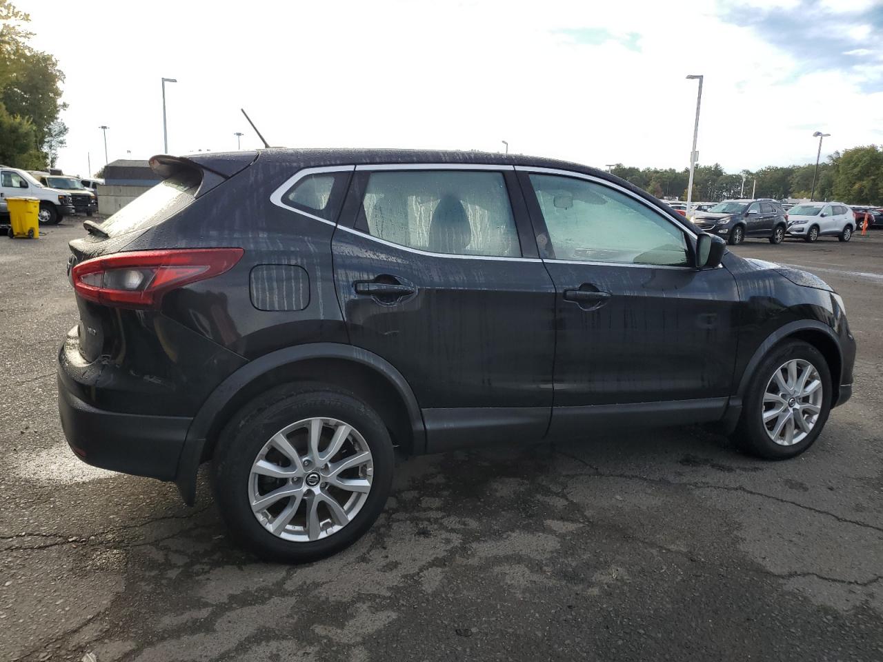 Nissan Rogue S Image 2