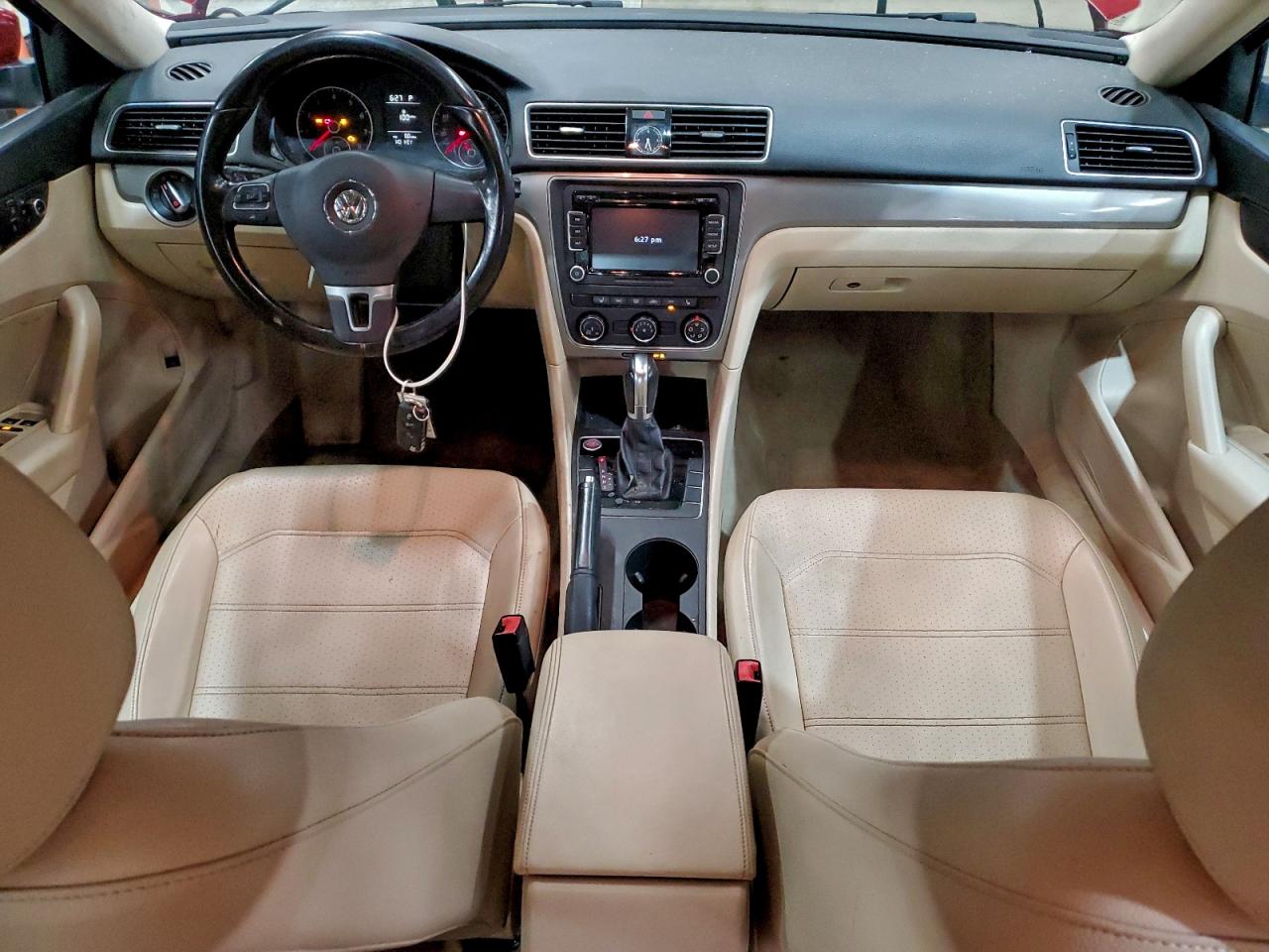 Volkswagen Passat S Image 12