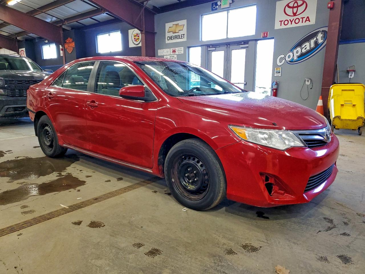 Toyota Camry Base Image 2