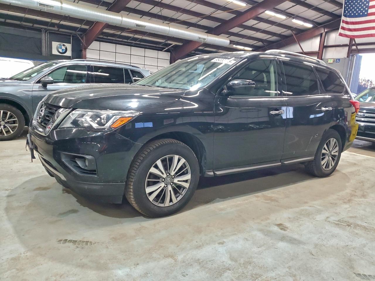 Nissan Pathfinder S Image 1