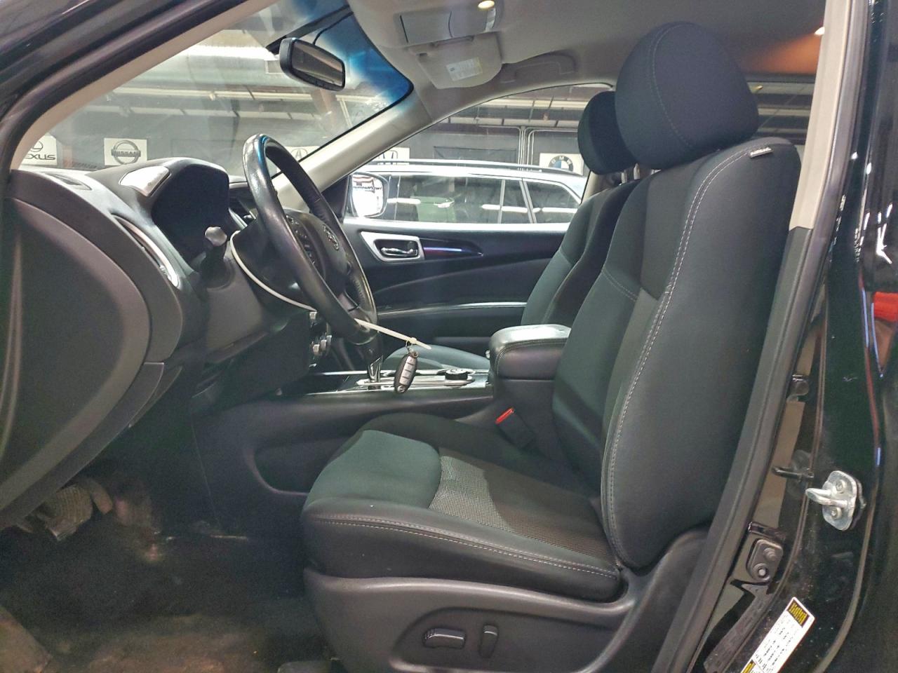 Nissan Pathfinder S Image 5