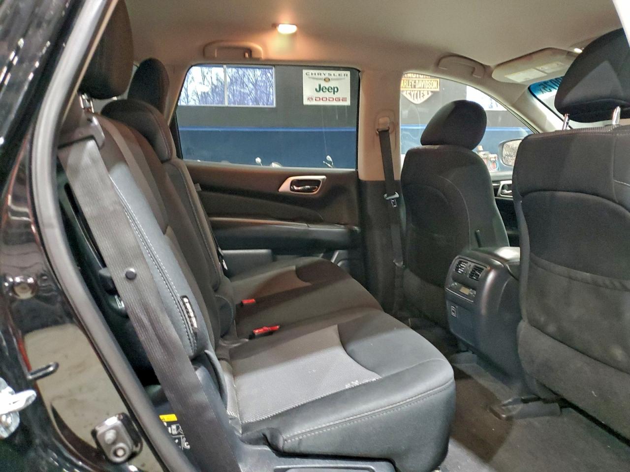 Nissan Pathfinder S Image 10