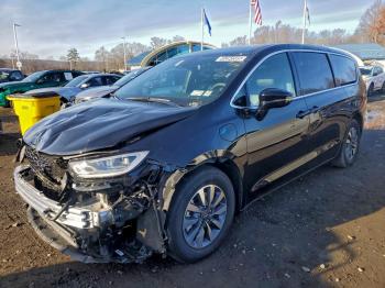  Salvage Chrysler Pacifica