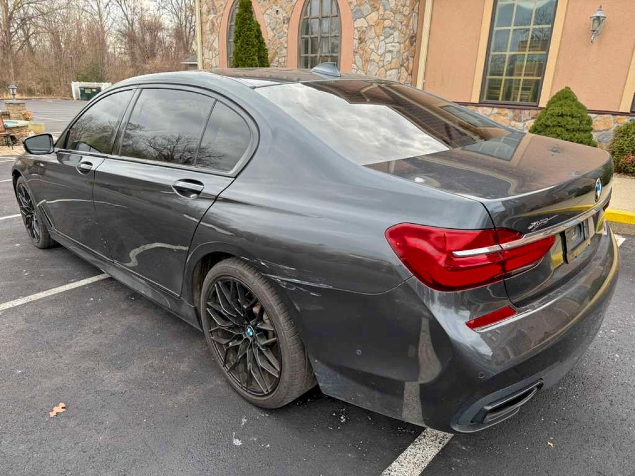 BMW 7 Series Xi Image 6