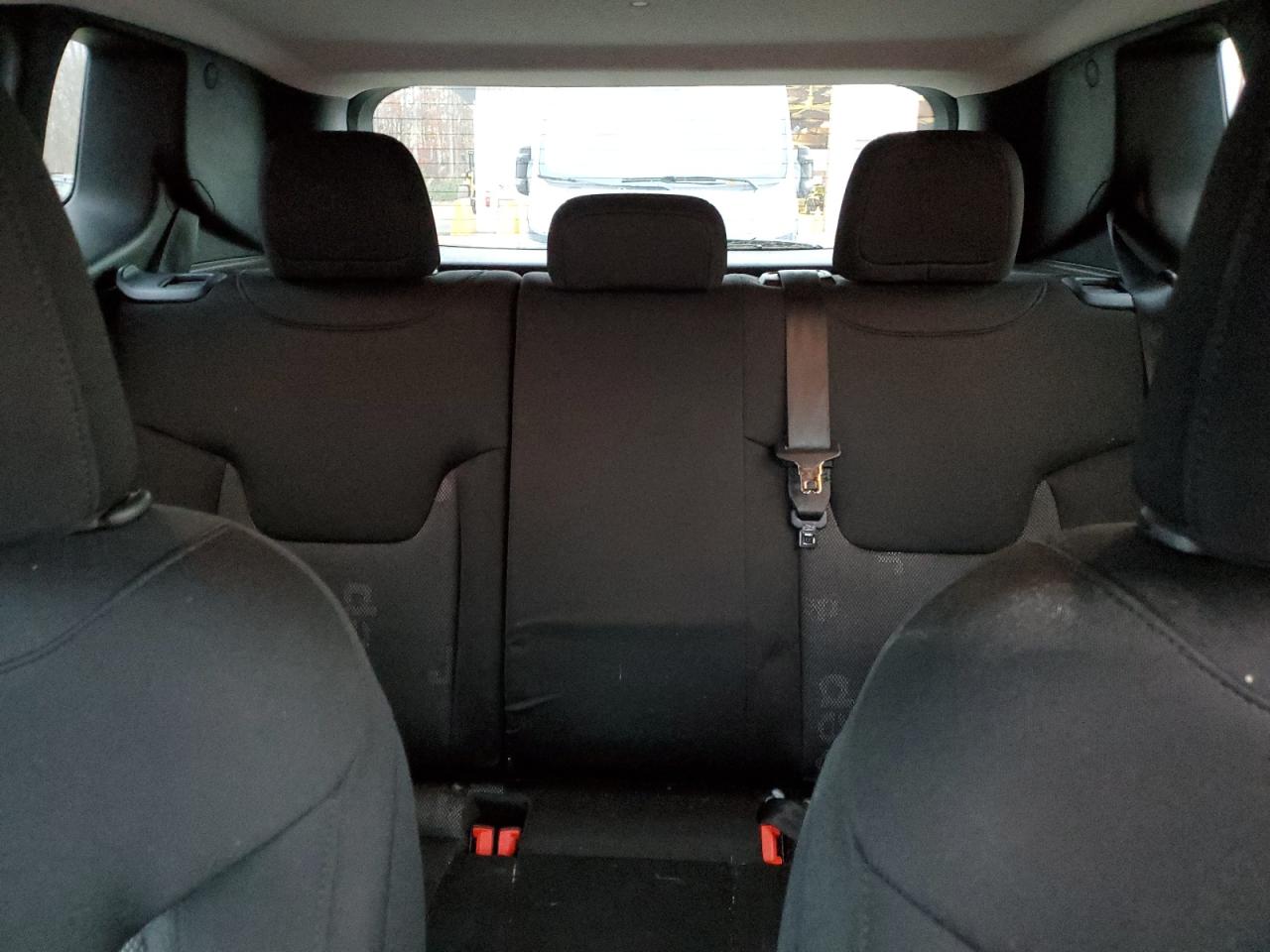 Jeep Renegade Latitude Image 2