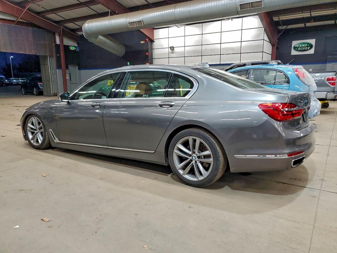 BMW 7 Series Xi Image 9