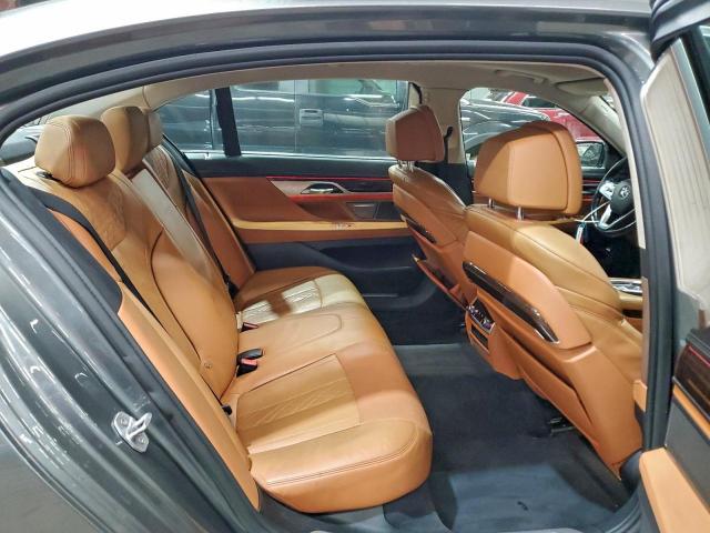 BMW 7 Series Xi Image 11