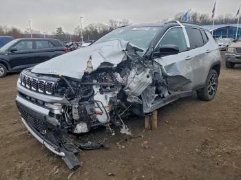  Salvage Jeep Compass