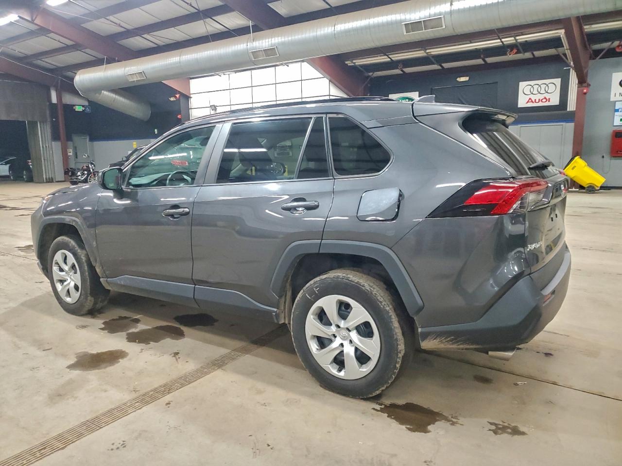 Toyota RAV4 Le Image 2