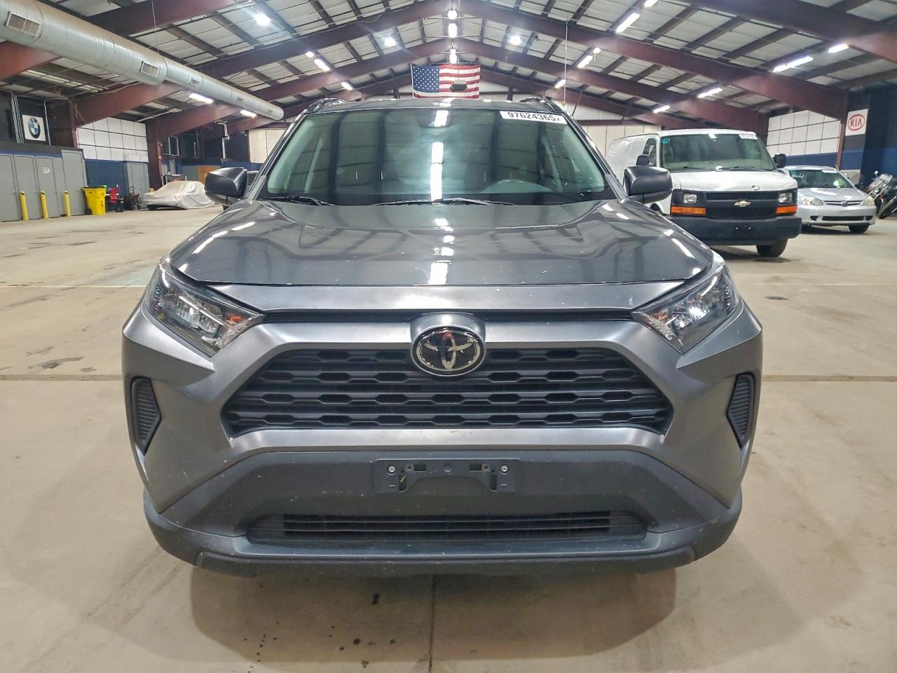 Toyota RAV4 Le Image 10
