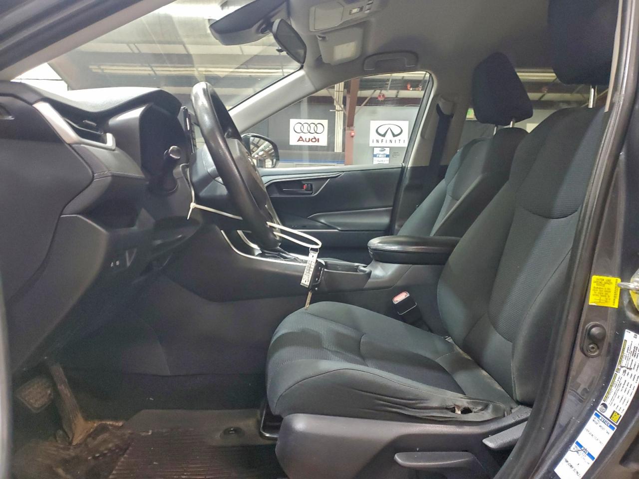 Toyota RAV4 Le Image 5