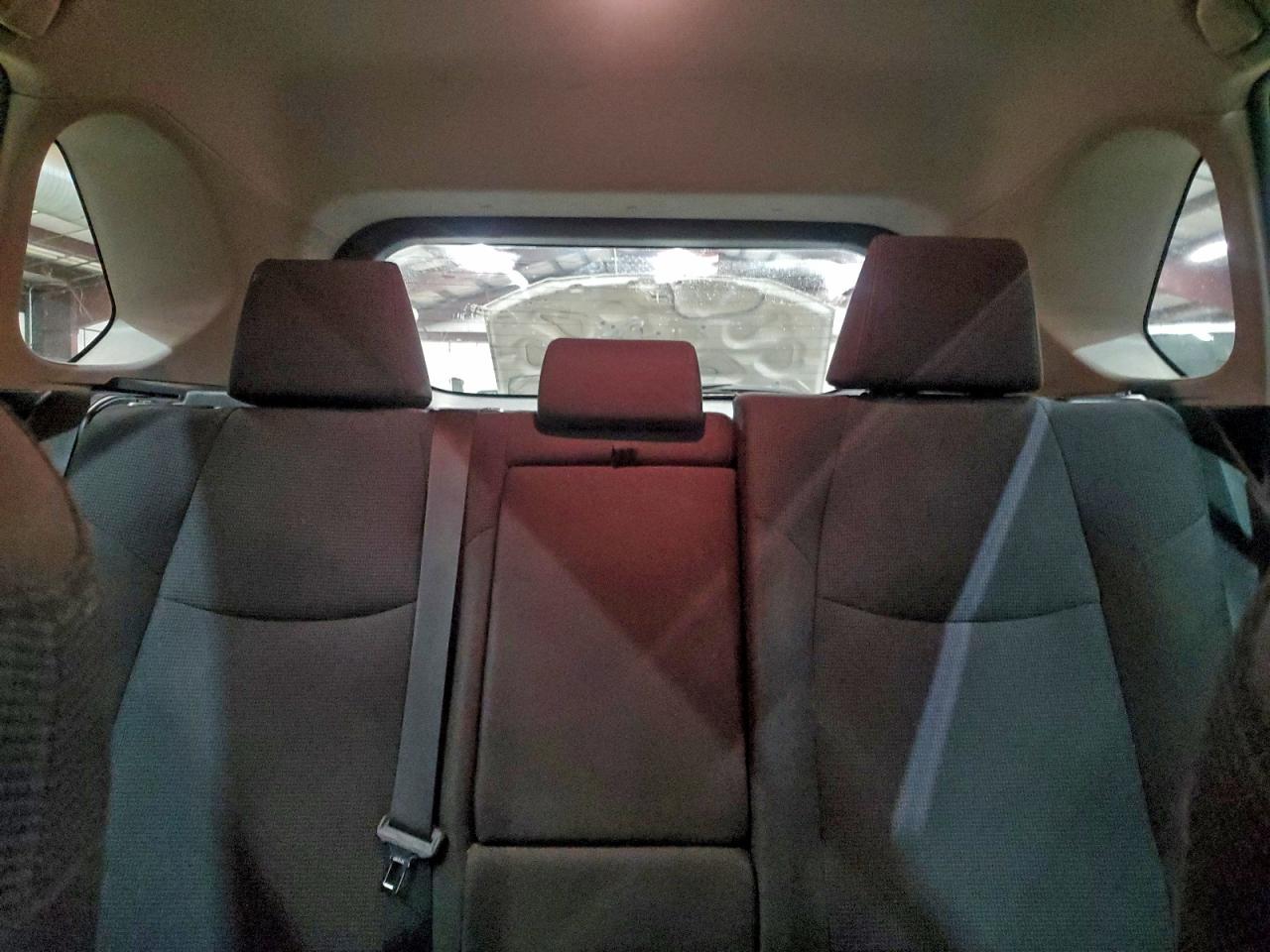 Toyota RAV4 Le Image 8