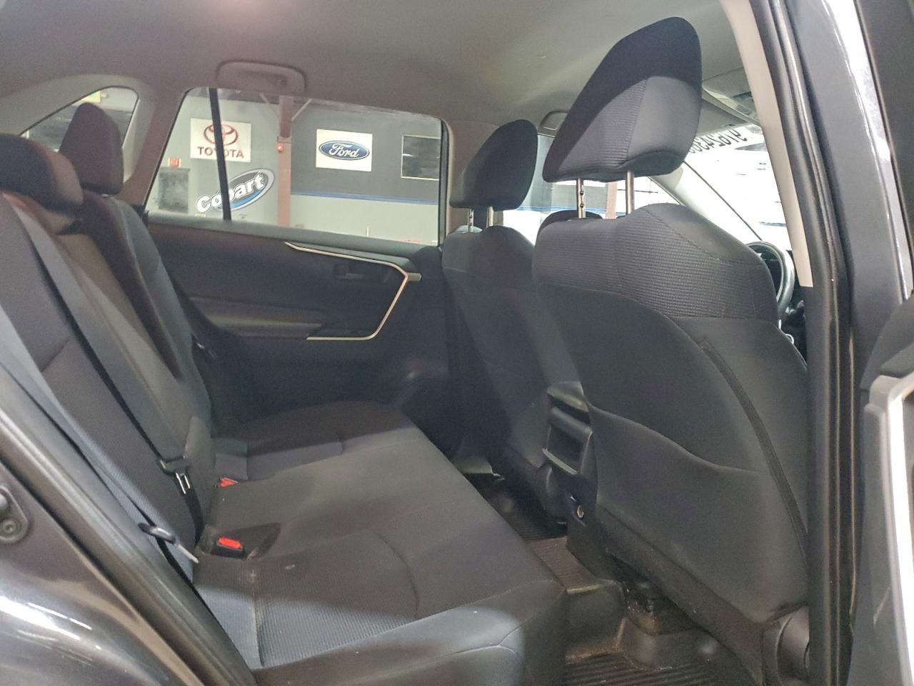 Toyota RAV4 Le Image 7