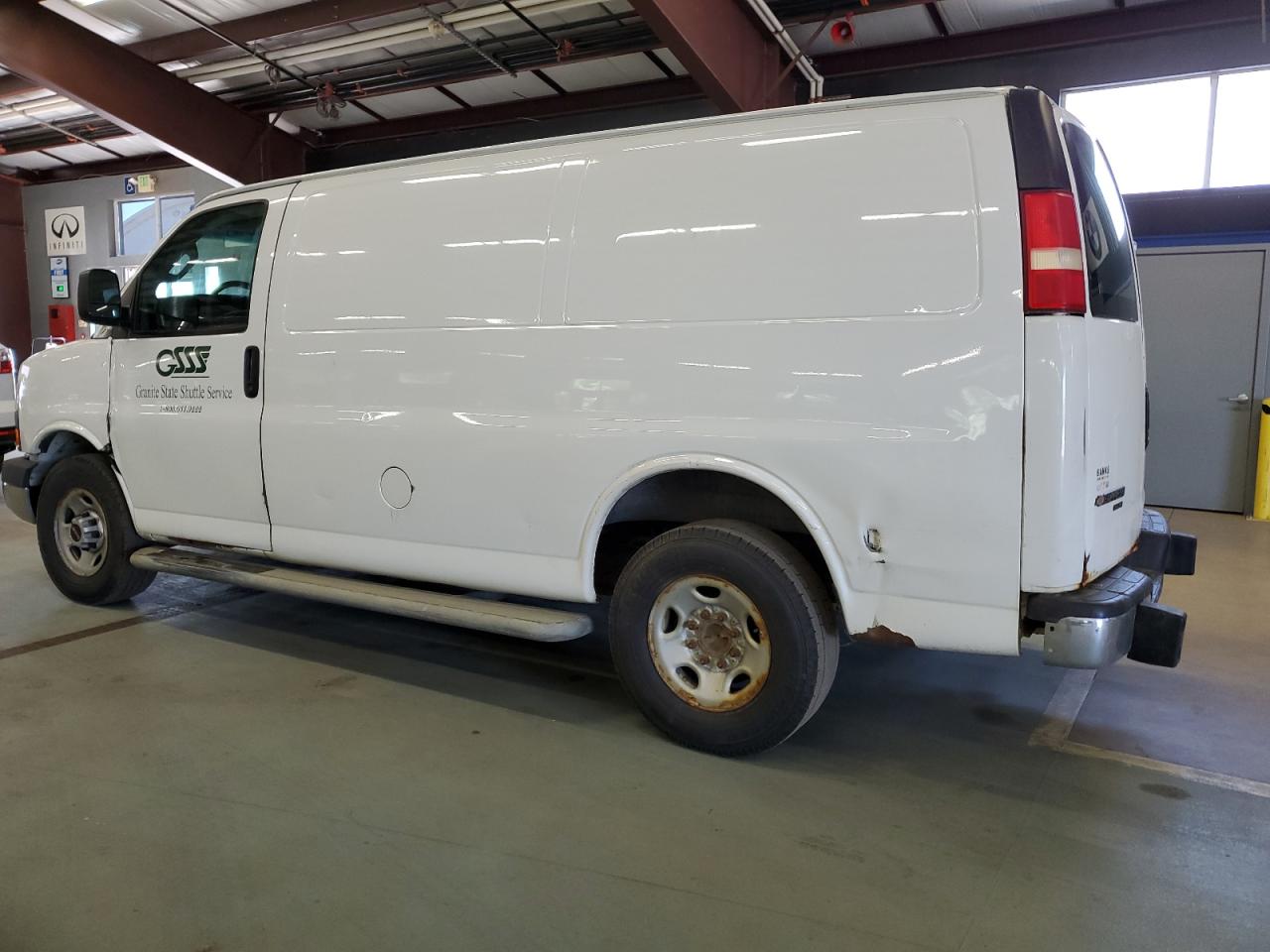 GMC Savana G2500 Image 8