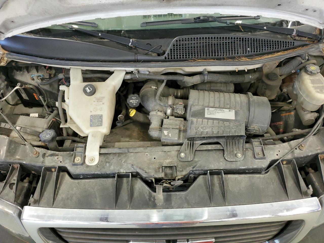 GMC Savana G2500 Image 13