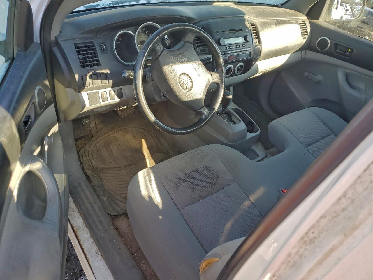 Toyota Tacoma Image 6