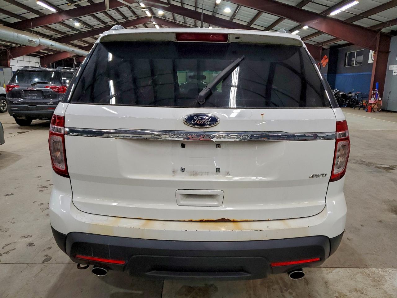Ford Explorer Image 3