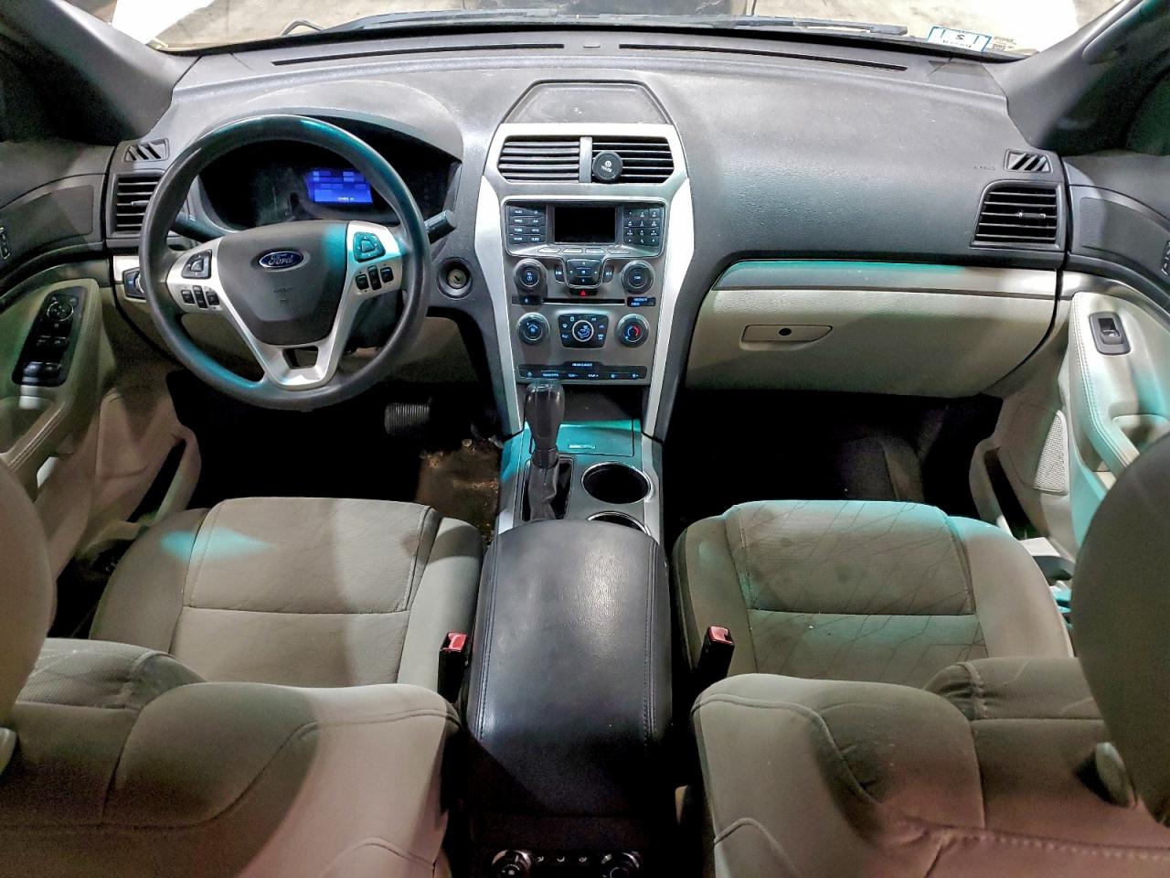 Ford Explorer Image 4