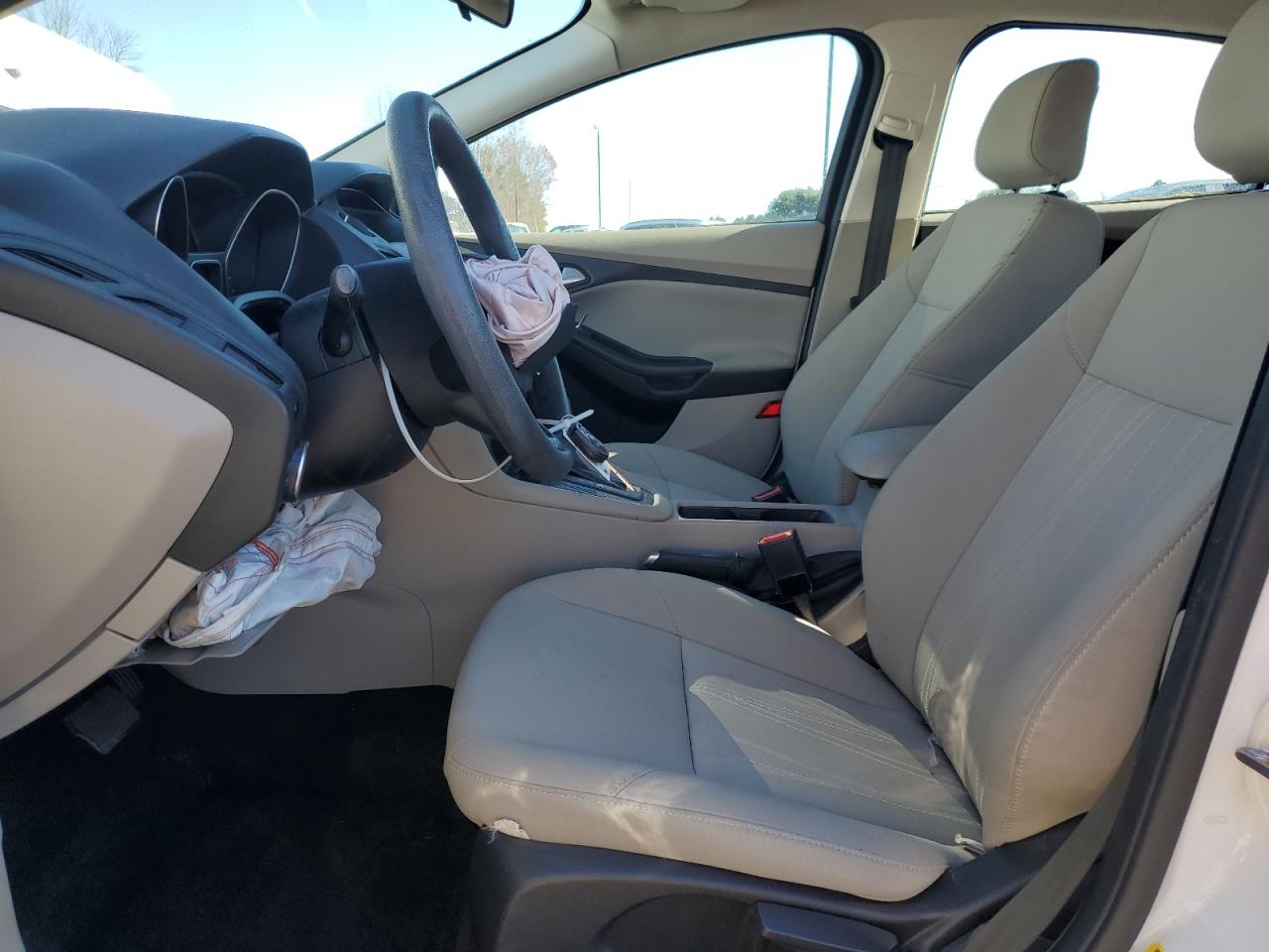 Ford Focus Se Image 11