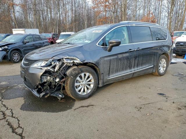  Salvage Chrysler Pacifica
