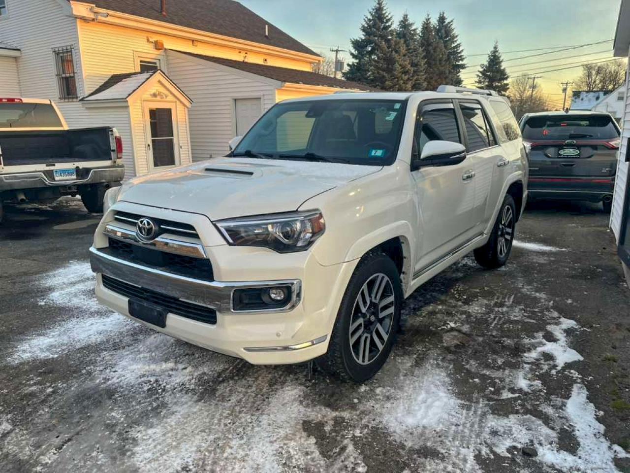 Toyota 4Runner Limited Image 1