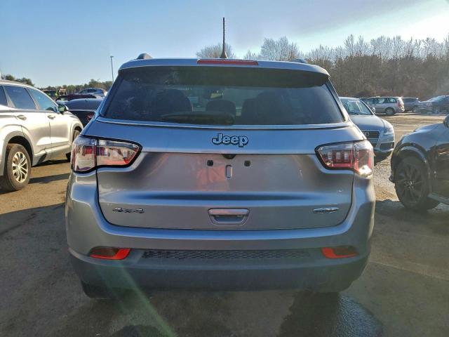 Jeep Compass Latitude Image 4