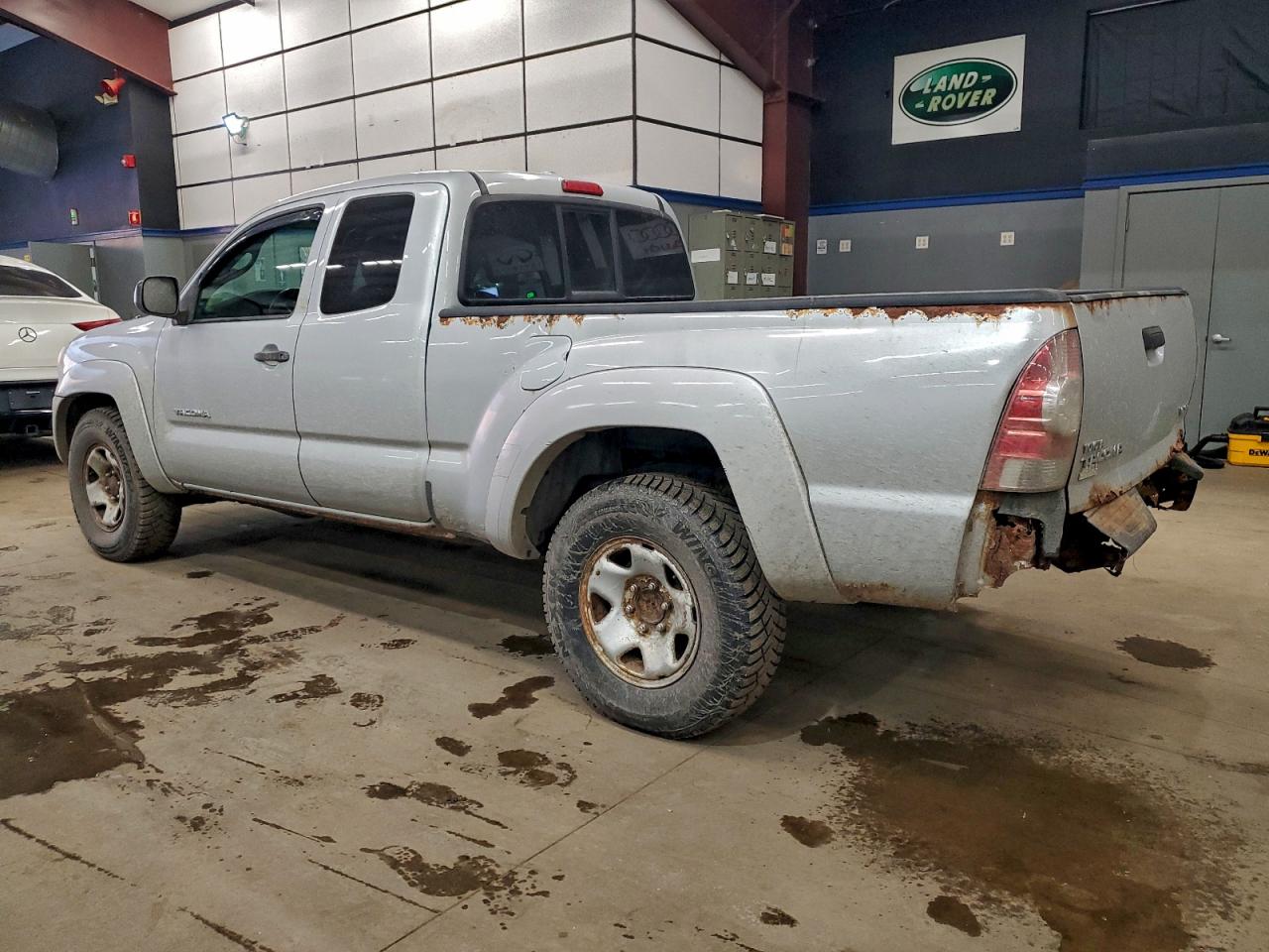 Toyota Tacoma Access Cab Image 4