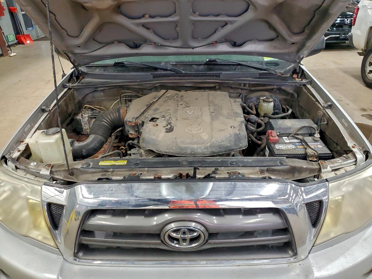 Toyota Tacoma Access Cab Image 3