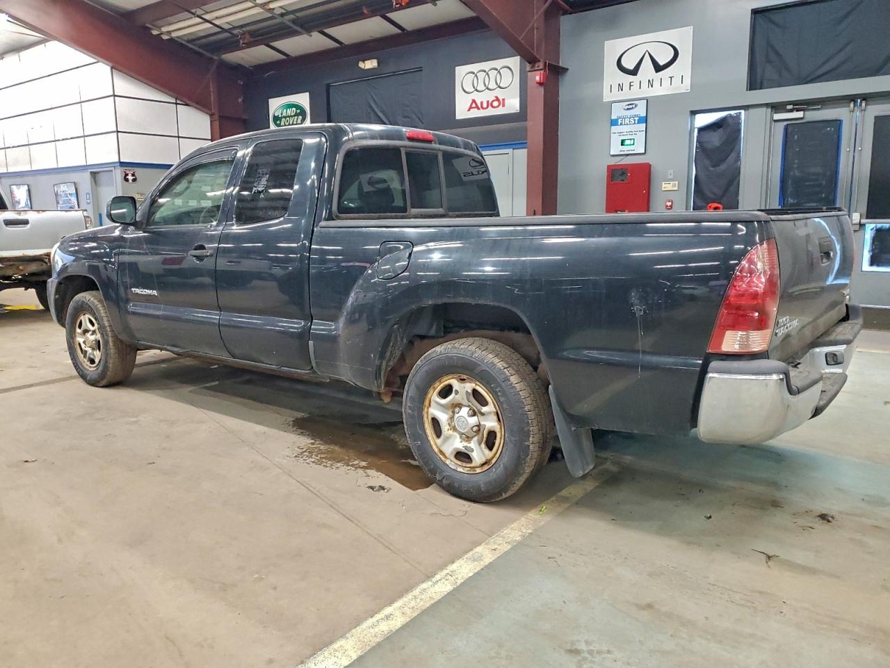 Toyota Tacoma Access Cab Image 2