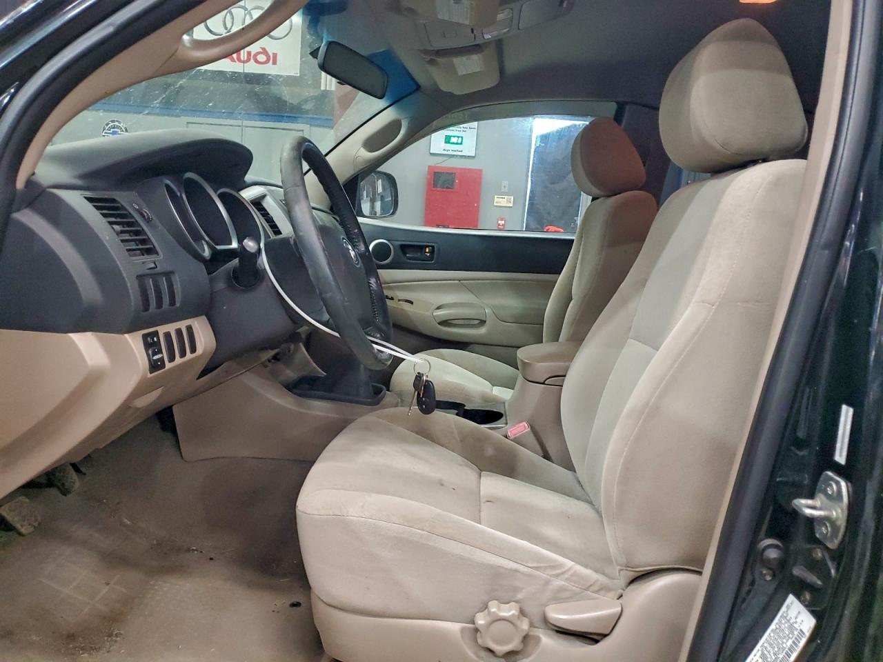 Toyota Tacoma Access Cab Image 12