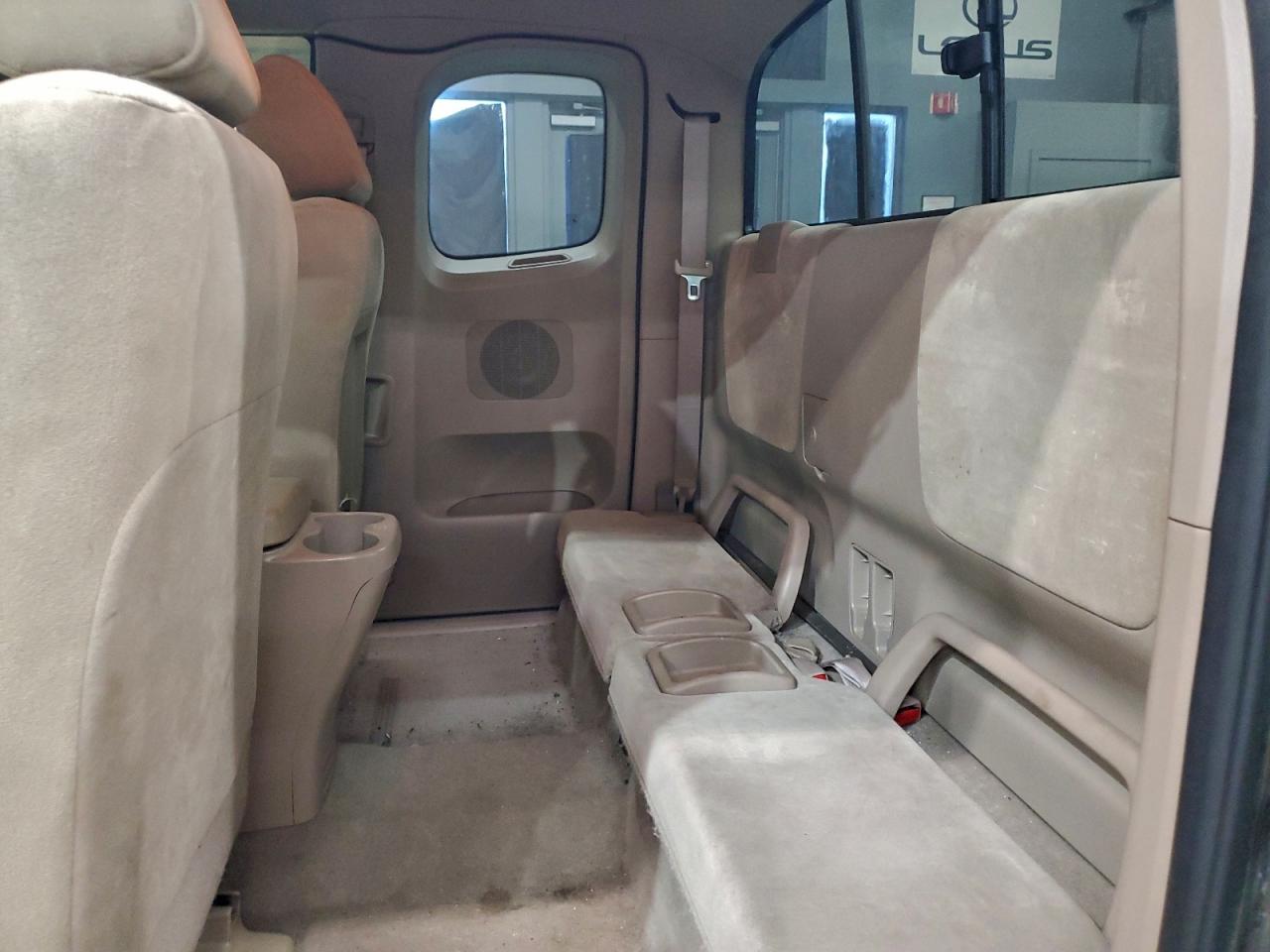 Toyota Tacoma Access Cab Image 8