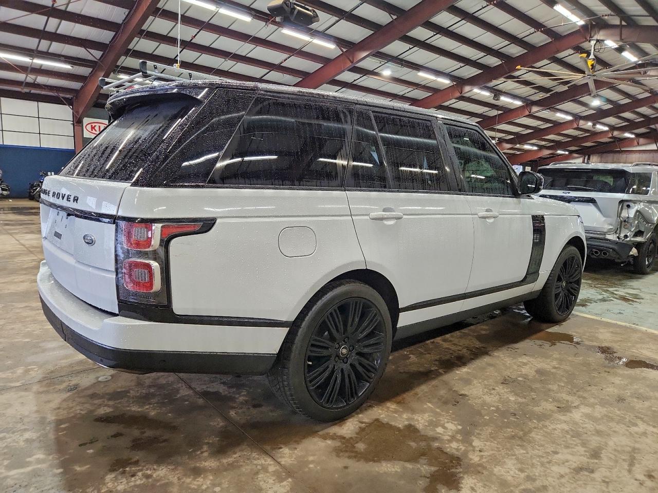 Land Rover Range Rover Supercharged Image 2