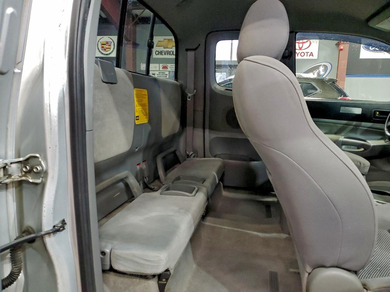 Toyota Tacoma Access Cab Image 7