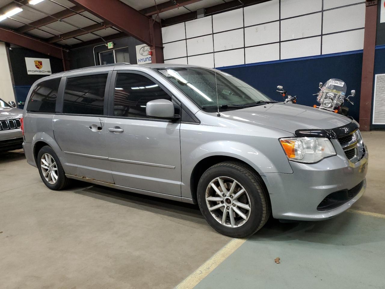 Dodge Caravan Sxt Image 2