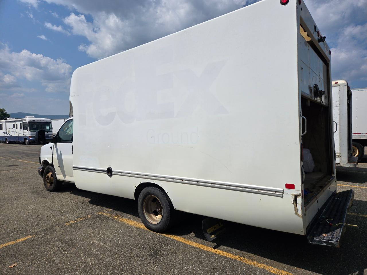 Chevrolet Express Image 6