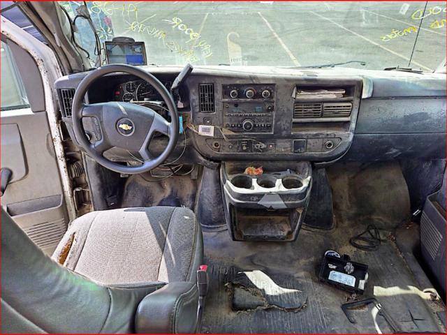 Chevrolet Express Image 2
