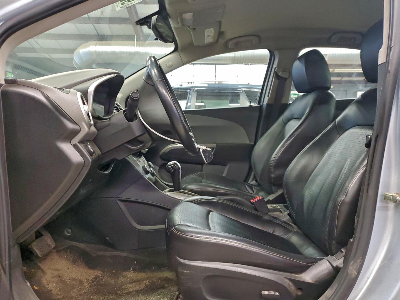 Chevrolet Sonic Premier Image 3