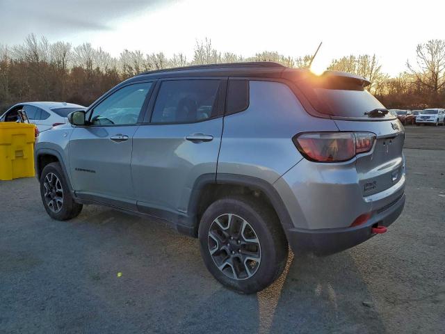 Jeep Compass Trailhawk Image 2