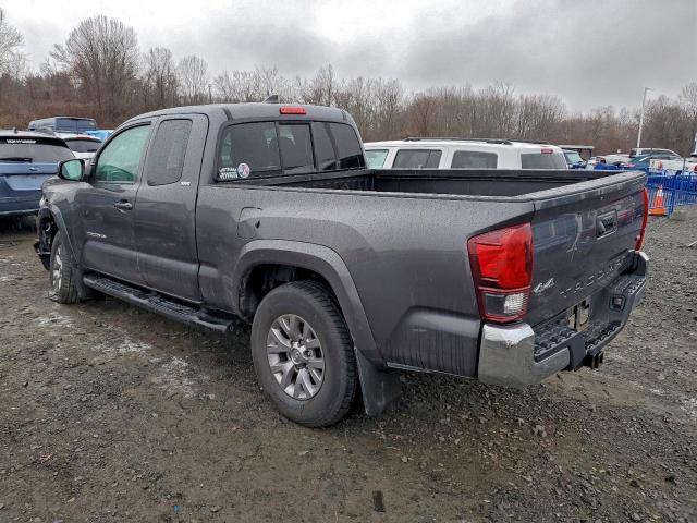 Toyota Tacoma Access Cab Image 3