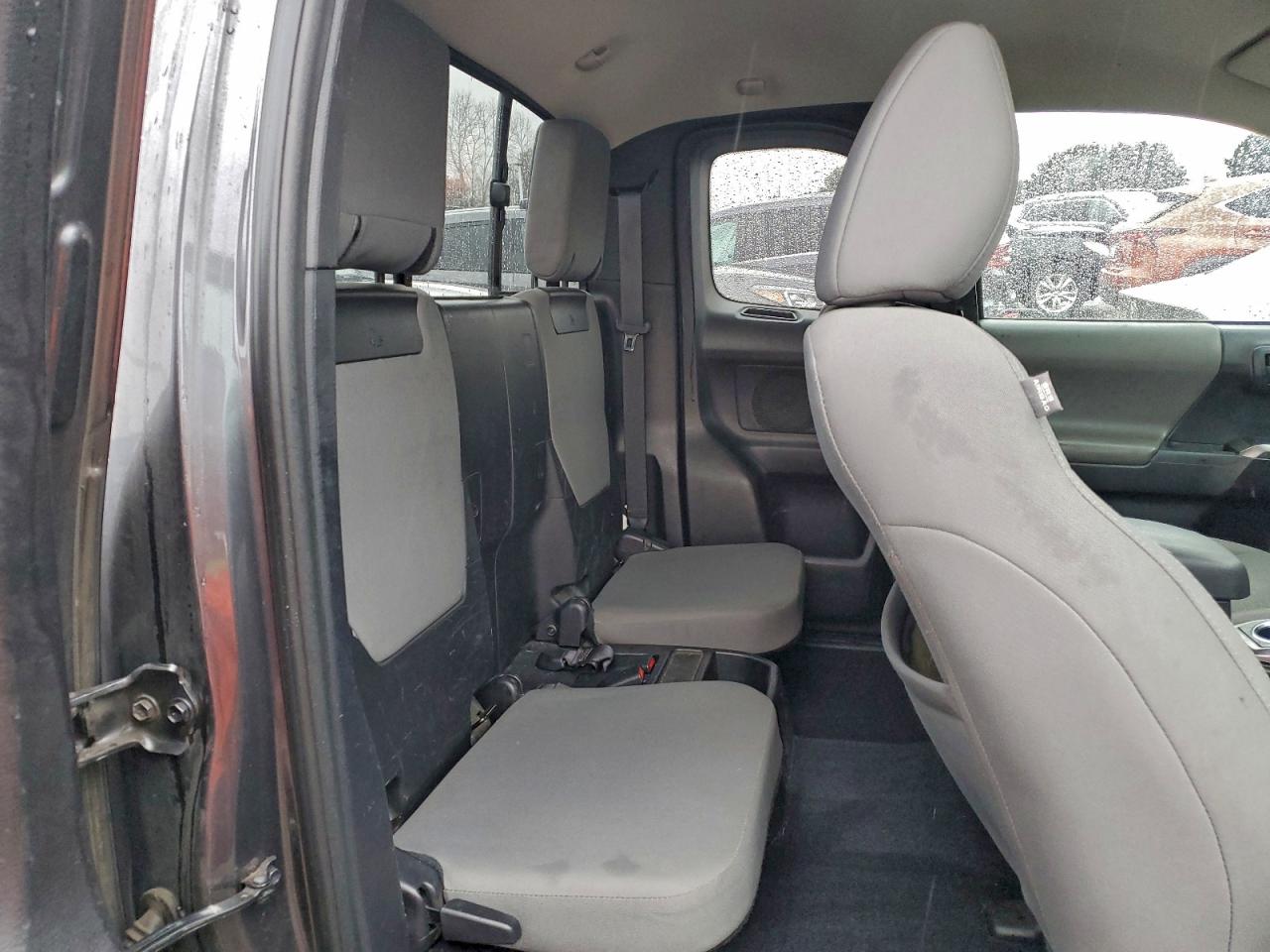 Toyota Tacoma Access Cab Image 9