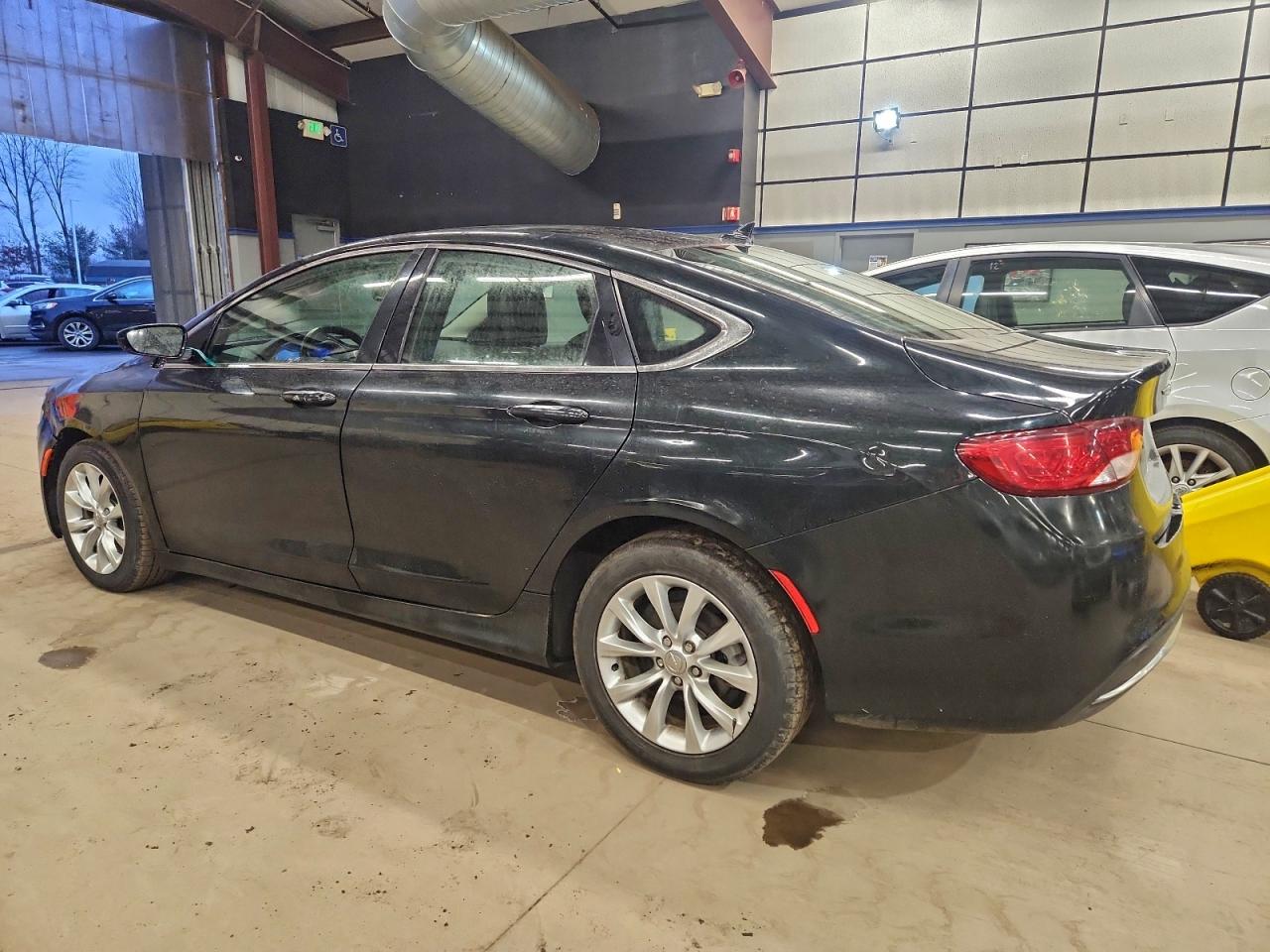 Chrysler 200 C Image 6