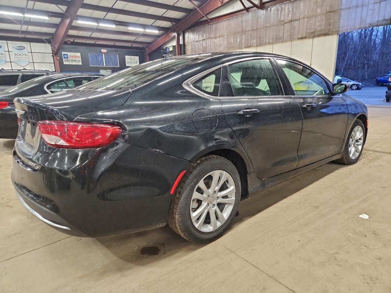 Chrysler 200 C Image 4