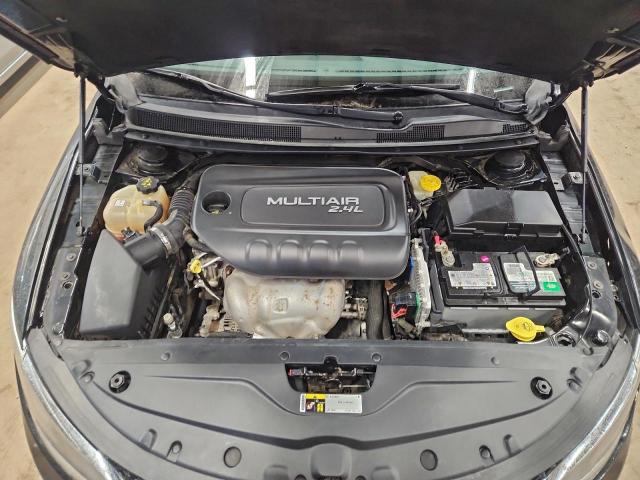 Chrysler 200 C Image 10