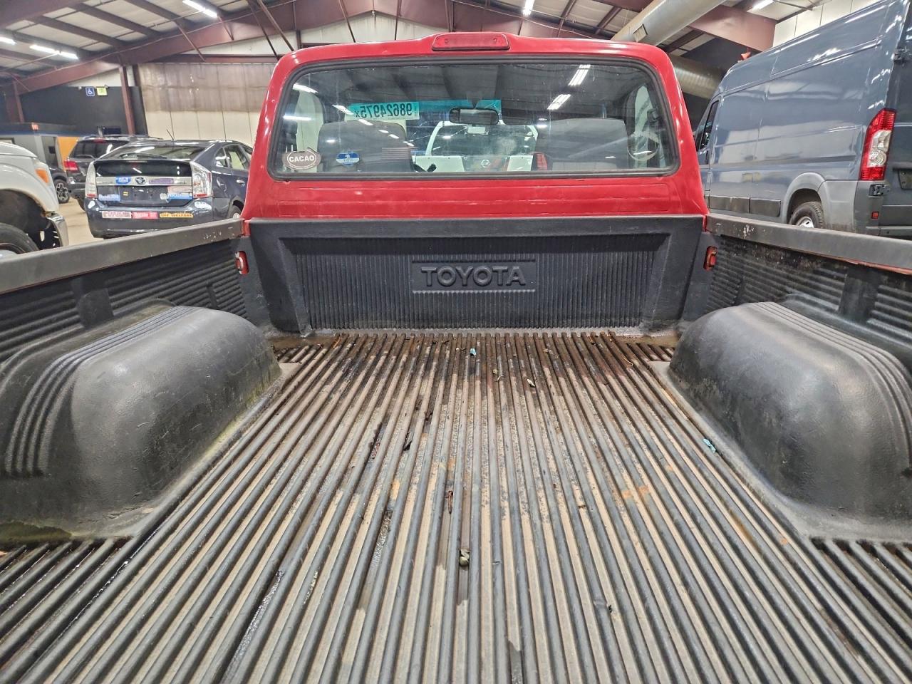 Toyota Tacoma Image 2