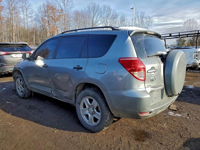 Toyota RAV4 Image 2